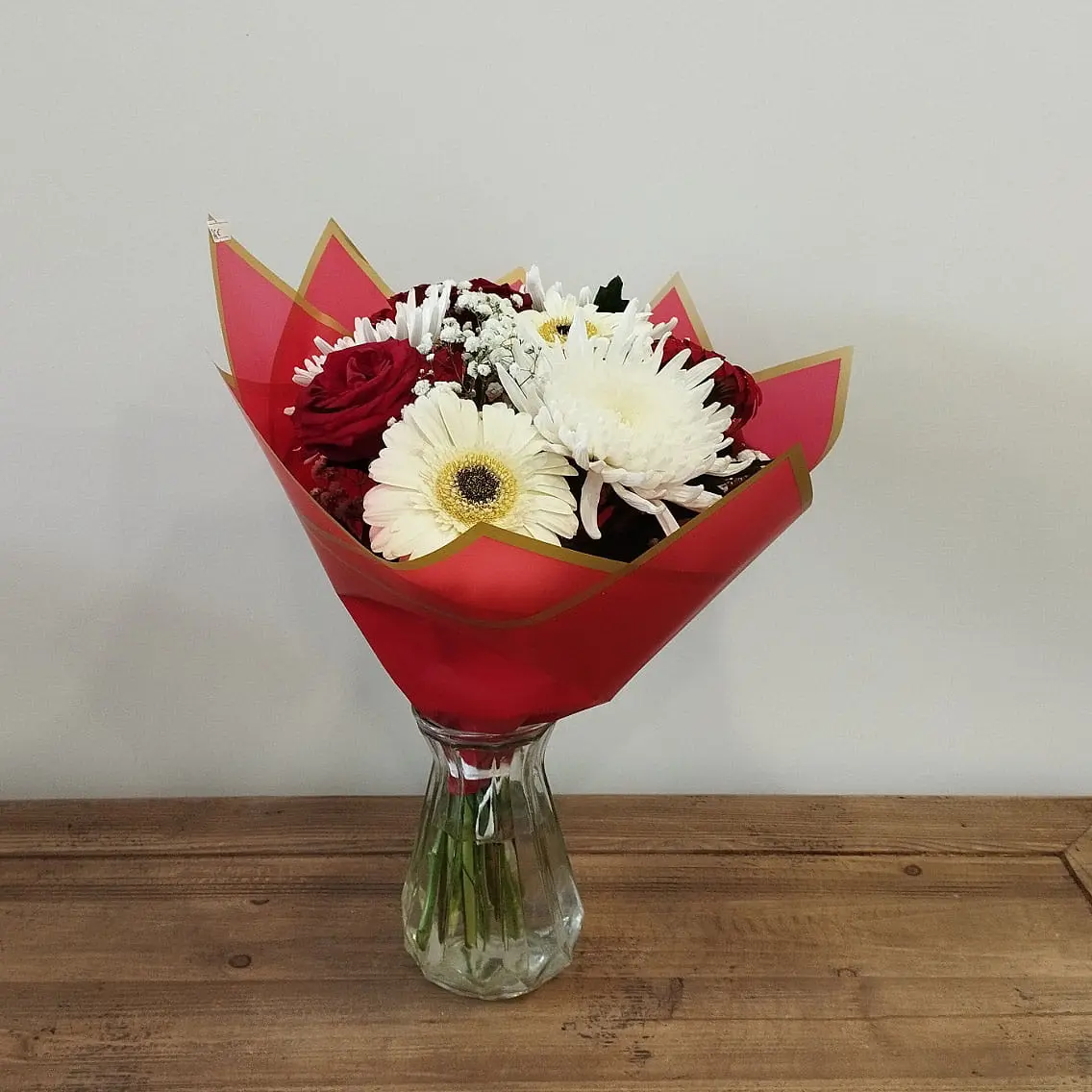 L'Artisan Floral Parisien, Fresnes : bouquet Élégance, roses, gerberas rouges et chrysanthèmes blanches