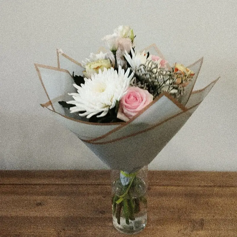 L'Artisan Floral Parisien, Fresnes : bouquet harmonie pastel, roses et chrysanthèmes