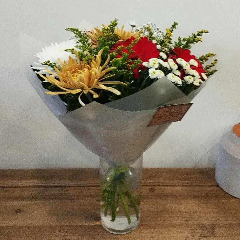 L'Artisan Floral Parisien, Fresnes : bouquet Soleil Passion, chrysanthèmes gerberas et statices